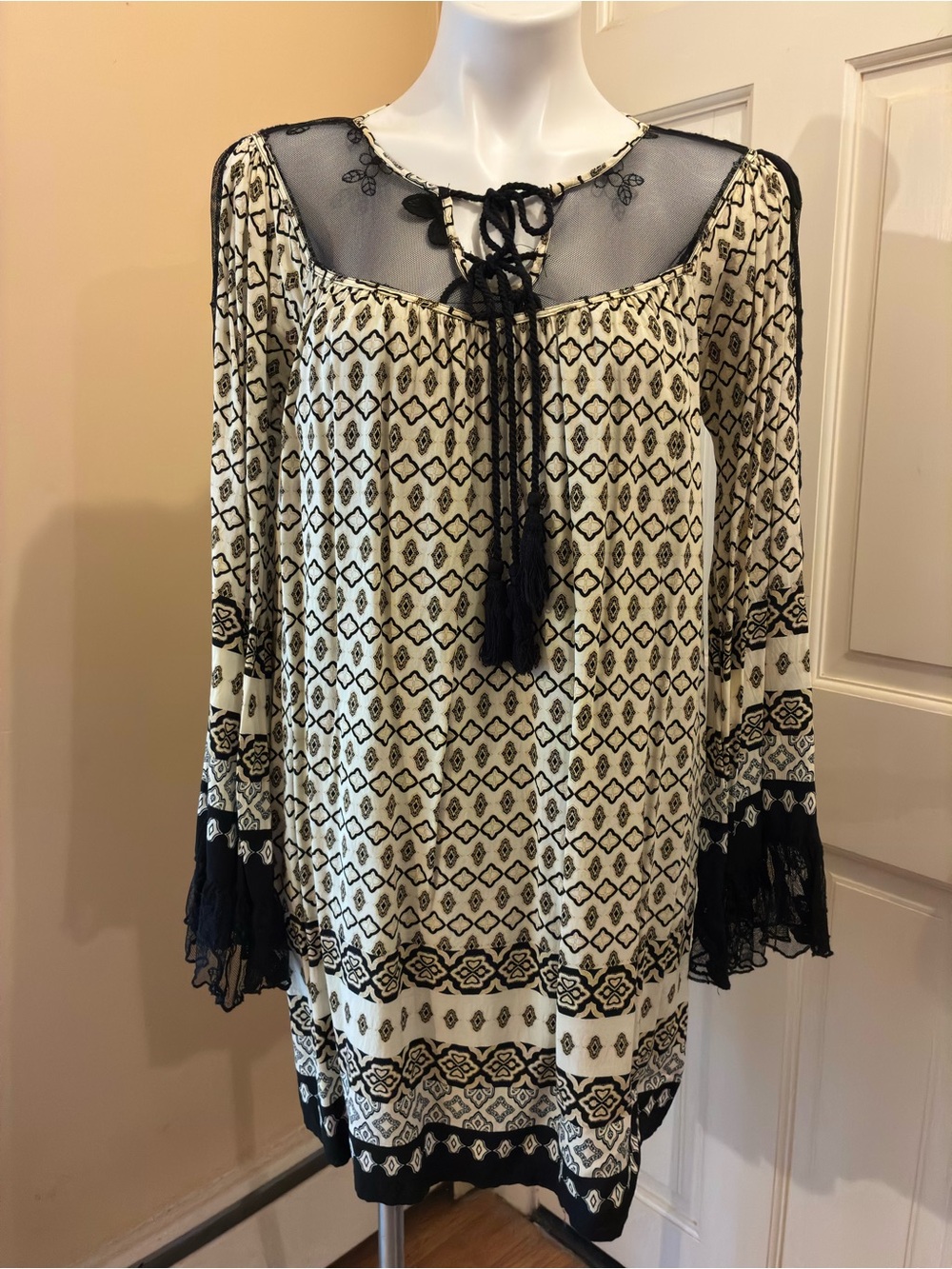 Esley Lace Bell Sleeve Boho Mini Dress Yellow/ Black Size Large